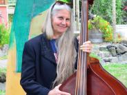 Tracy Grisman, 2024 Patron of the Arts with instrument - photo credit Diane Urbani/Northwind Art